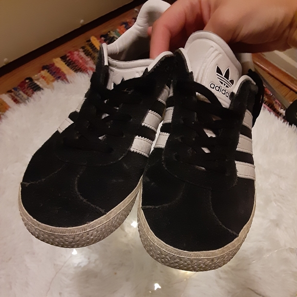 ๐ SOLD! Gazelle Adidas Kids - Picture 4 of 5